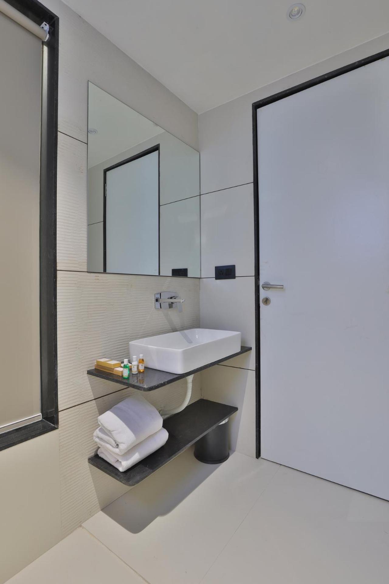 Hotel Elements Сурат Экстерьер фото